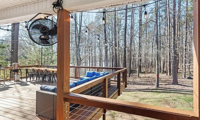 Henderson House | Kerr Lake Escape
