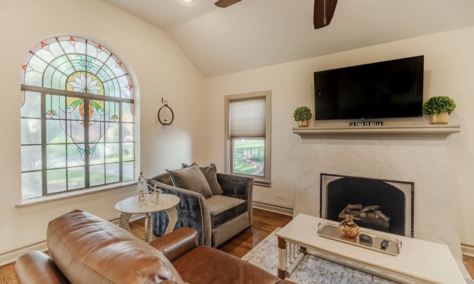 Kessler House | Kessler Park Retreat - Walking distance to Bishop Arts District