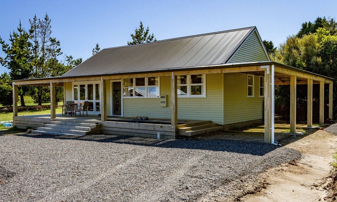 National Park Village House | Kestrel Cottage - National Park Holiday Home