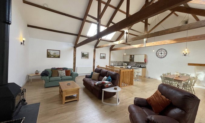 Dartmouth Cottage | Kestrel Cottage pet friendly barn conversion, quiet farm location, nr Dartmouth