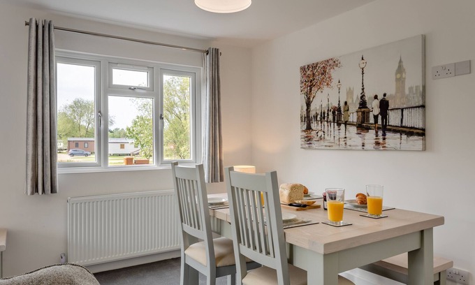 Welney House | Kestrel Lodge - Two Bedroom House, Sleeps 4