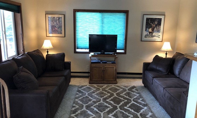 Ketchikan Apartment | Ketchikan Northern Retreat - 3 Bedroom Apartment on Large Private Lot