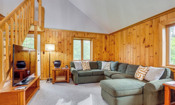 Valois Cabin | Keuka Lake Cabin w/Boat Dock Access & Fire Pit!