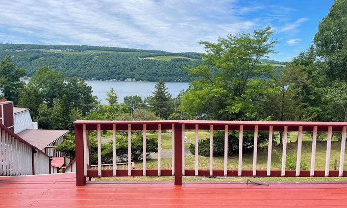 Hammondsport House | KEUKA LAKE VIEWS AND HIKING
