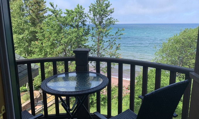 Allouez Resort | Keweenaw Castle Resort: The Balcony Suite on the Shore of Lake Superior