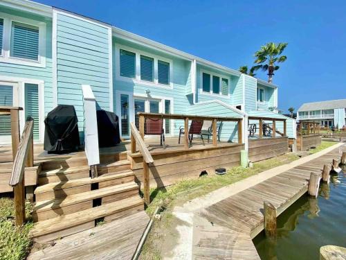 Key Allegro Apartment | Key Allegro Condo on the BAY with BOAT DOCK & POOL!