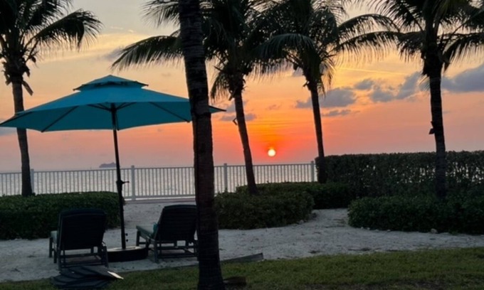 Alice Town House | Key West Style Beach Front House 3bed/3bath-60Ft Dock slip Mega Marina-Extra Fee