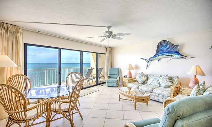 Key Colony Beach Condo | Keyzy & Comfortable Top Floor Oceanfront Condo
