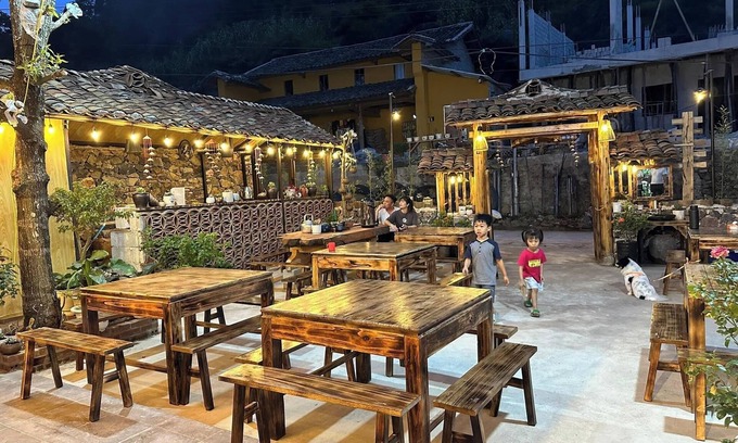 Dong Van Bed & Breakfast | Khói Homestay and Restaurant