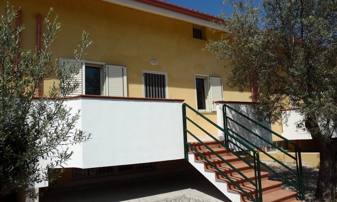 Isca Marina House | Kia Caterina - Spacious 10 bed town house 250 metres from the beach
