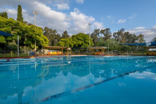 Kfar Masaryk Hotel | Kibbutz Kfar Masaryk Country Lodging