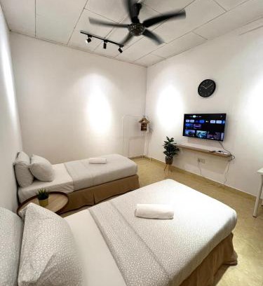 Kuala Berang House | KicauanStudio#1 at Kuala Berang for 2Pax - Free Netflix & Wifi