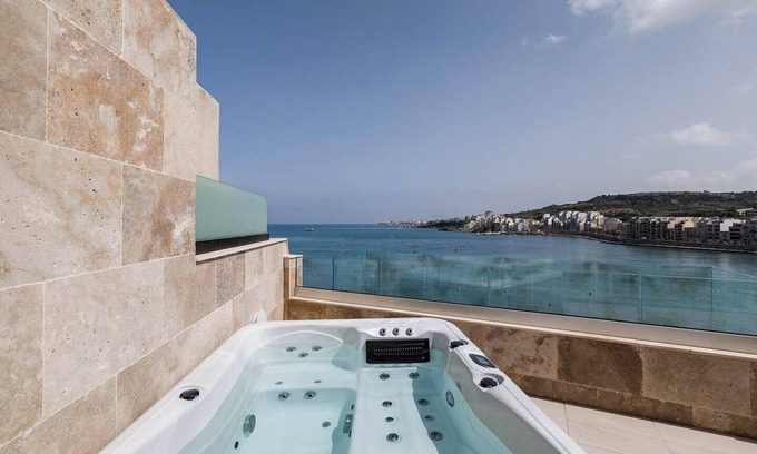 St. Paul's Bay Apartment | Kick back and relax in this calm, stylish space