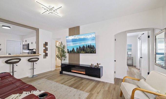 Lake Maggiore Shore House | Kick back and relax in this calm, stylish home! Close to downtown, beaches, park