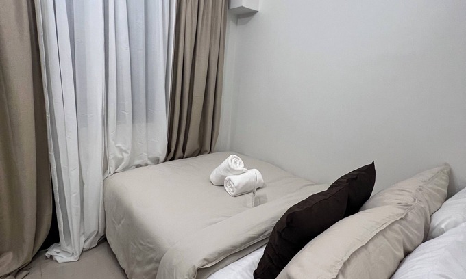 Tambo Apartment | Kick back and relax in this calm, stylish space at the heart of the city!