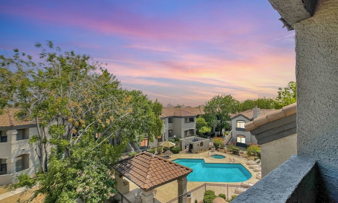 North Scottsdale Condo | Kick Back w/King Bed and Mountain & Pool Views