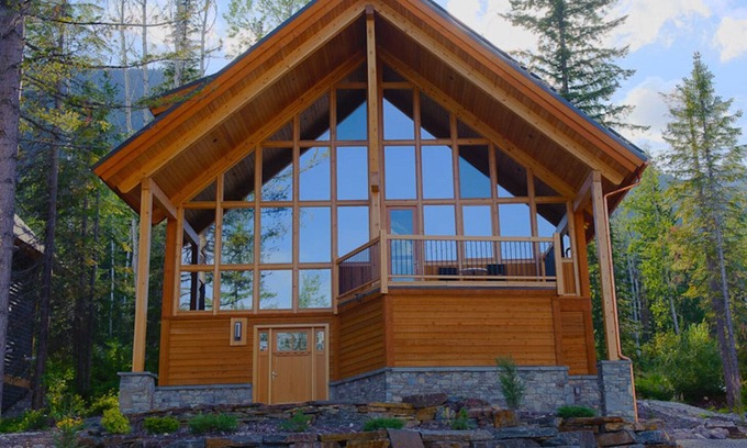 Golden Ski Chalet | Kicking Horse ski Chalet Great views,2 wood fires, hot tub, sauna, heated floor