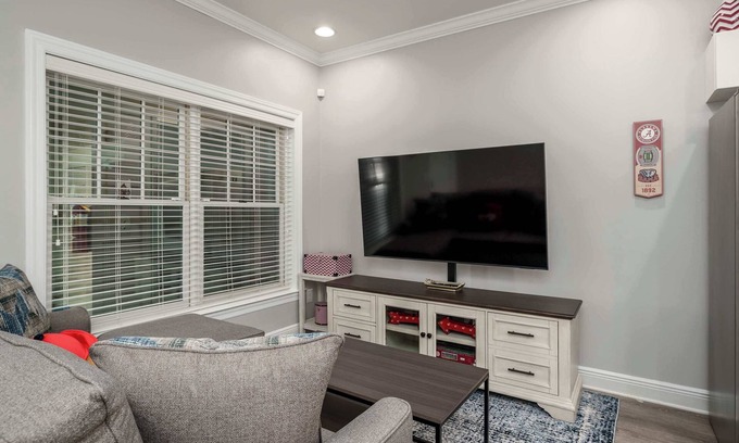 Tuscaloosa Condo | Kickoff Condo- Prime Location- Walk to UA/Strip