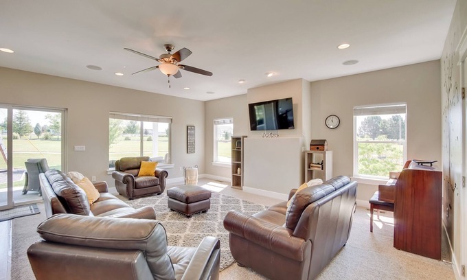 Eltopia House | Kid-Friendly Pasco Farmhouse w/Playset, Game Room