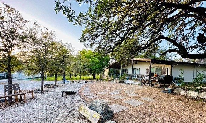 Leakey House | Kid Friendly, River house 65 yards to the Frio River