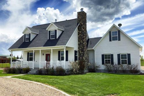 Dingle House | Kids Love Our Home-10 miles Bear Lake North Beach