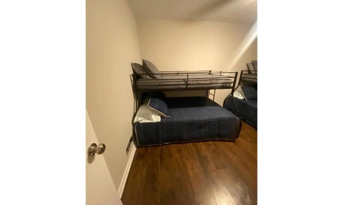 Shannon House | Kids & Pets Love this 3brm Townhome near Moss Rock