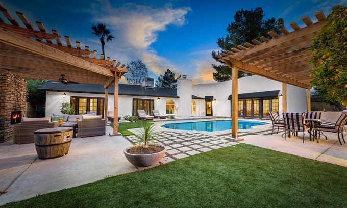 La Paz At Desert Springs House | Kierland Retreat w/Heated Pool & Outdoor Fireplace