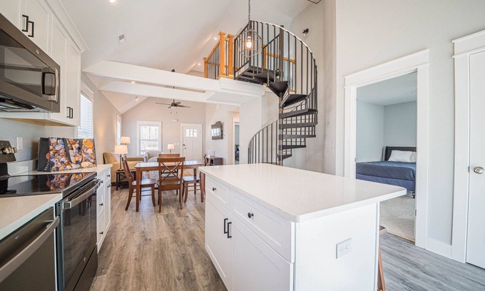 Harbinger House | KIL9118 Kilmarlic Woods Cottage. Golf Resort, Community Pool & Fitness