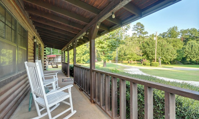 Kilgore Cabin | Kilgore Gem: Pet-Friendly Cabin w/Duck Pond!