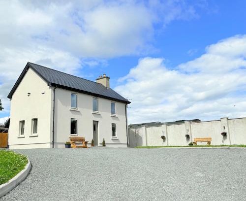 Killarney House | Killarney Old School Road sleeps 6