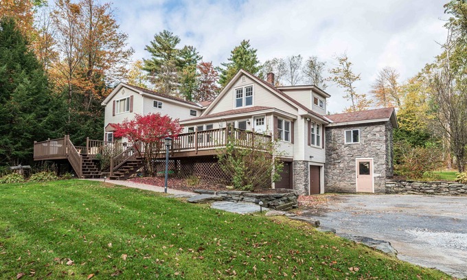 East Haven Rutland County Ski Chalet | Killington Chalet with Hot Tub & Ultimate Game Room