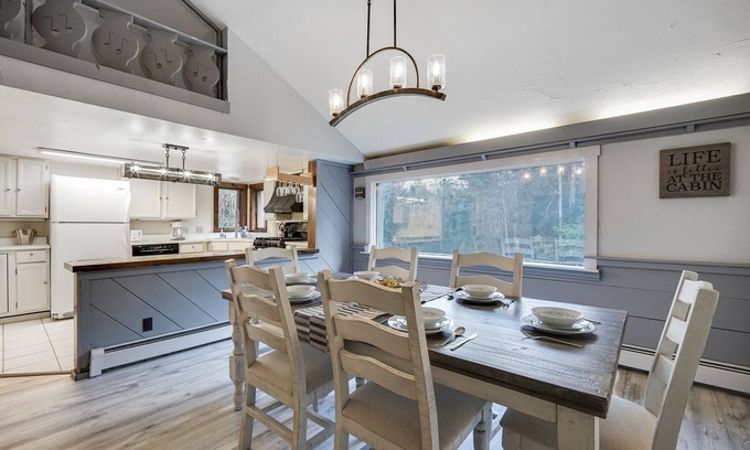 Killington House | Killington Mountain Home! HotTub & 5 min to Skiing! by RedAwning