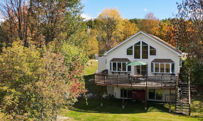 Clarendon House | Killington Retreat | Deck-Fire Pit-Mountain Views!