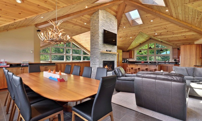 Central Vermont- Killington House | Killington Vistas 92: 4-Bedroom Luxury Ski On Ski Off Home w/Hot Tub, Mountain Views.