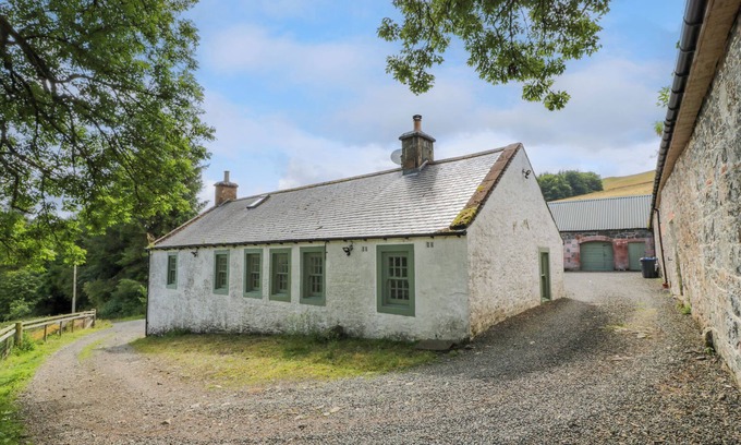 Thornhill Cottage | KILNMARK FARMHOUSE, pet friendly, with open fire in Moniaive