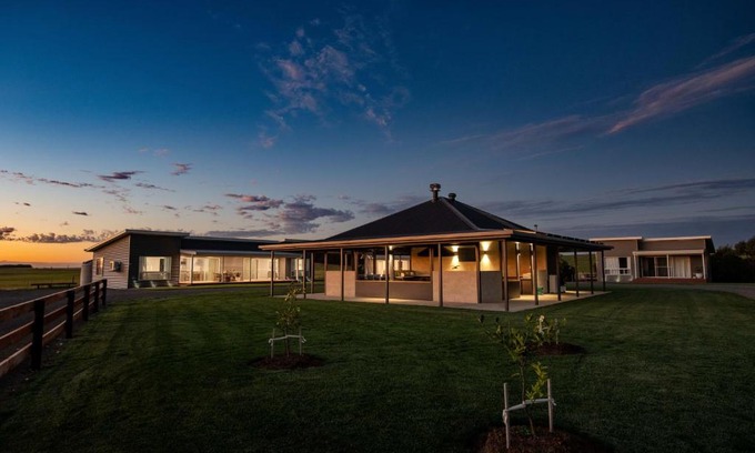 Moorak Apartment | Kilsby Sinkhole & Accommodation