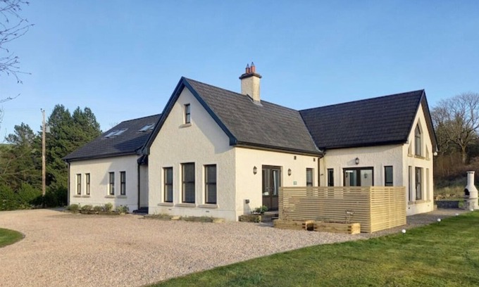 Omagh Other | Kilskeery Lodge, modern country house with hot tub