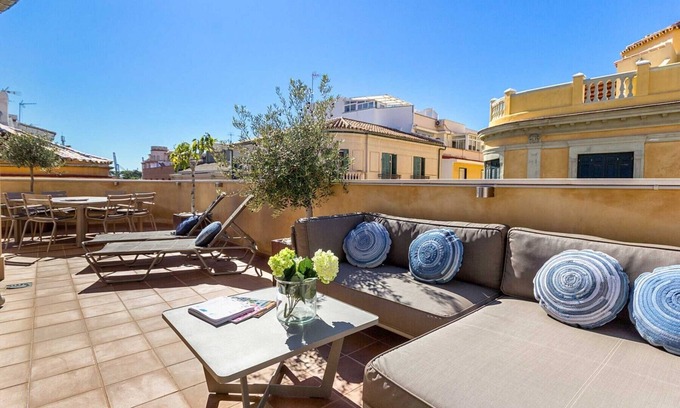Centro Apartment | Kim - Holiday penthouse in Malaga by Solaga