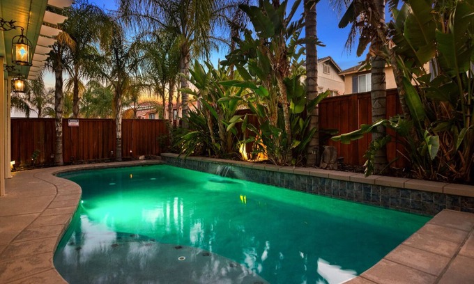 Lake Elsinore House | Kimberlys Amazing Palm Resort Salt Water Pool New 14 person Spa & Fire Table!