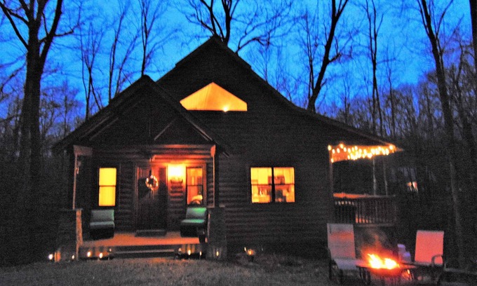 Sautee Nacoochee Cabin | KING, 10 STAR CABIN, HOT TUB, POOLTABLE, DOGS OK, 4 TVs, WIFI, DECK, GRILL