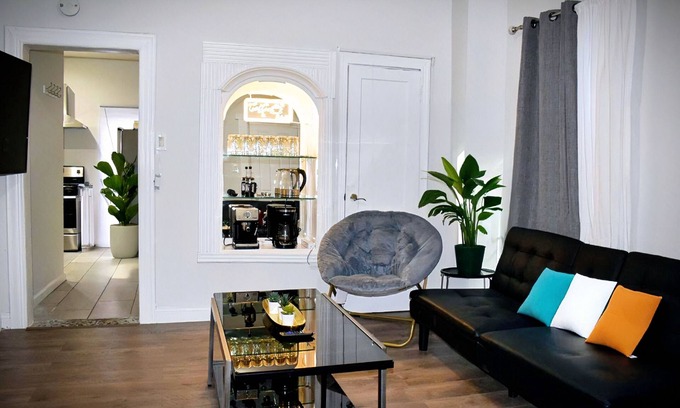 Elizabeth Apartment | King Bed/Coffee Bar/Meditation Room/Remote Work/PacMan/30min to NYC