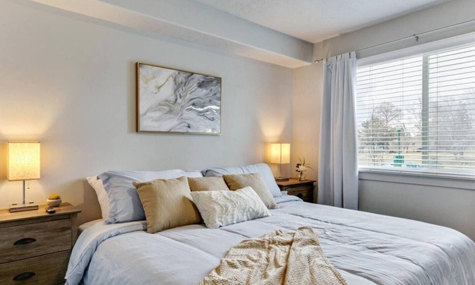 Lakeview Condo | King Bed, Family Friendly, Mountain Views, Minutes from UVU & BYU