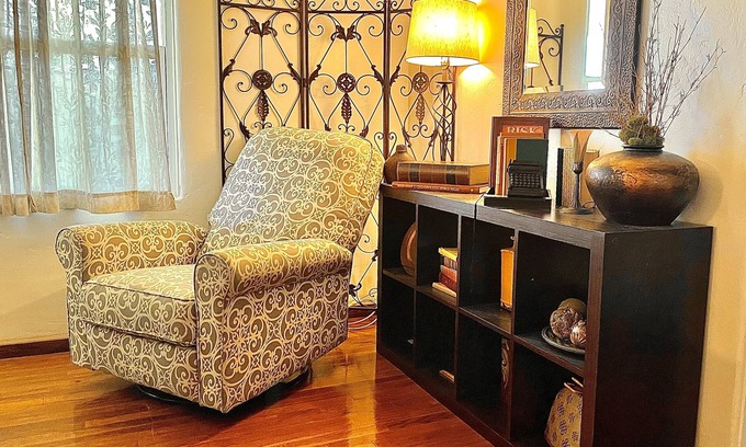 San Carlos House | King bed,Free Coffee & Hi-speed wifi Secure Off Street Parking