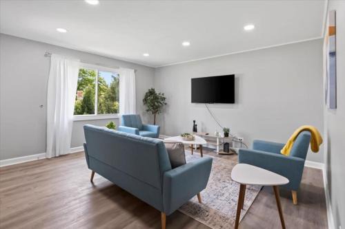 Wheeling House | King Bed, Free Wi-Fi Wheeling