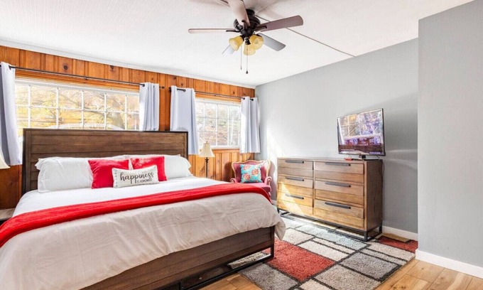 Warfleigh Apartment | King Bed+Game Room+Parking+Broadripple+Restaurants