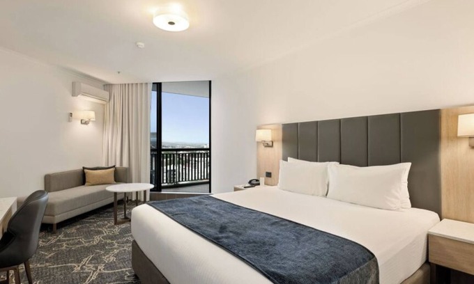 Spring Hill House | King Bed @ Higher Floors Beautiful View with Balcony CBD Brisbane