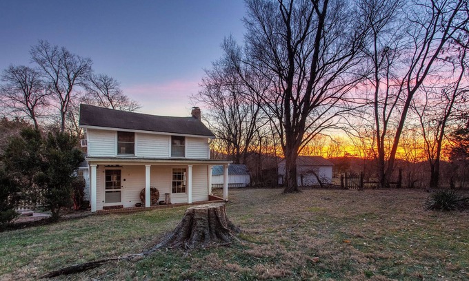 Brentwood Other | King Bed, Historic Franklin Farmhouse, Horses in your back yard & a pool.