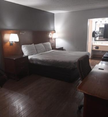 Jackson Apartment | King Bed Hotel Room 110
