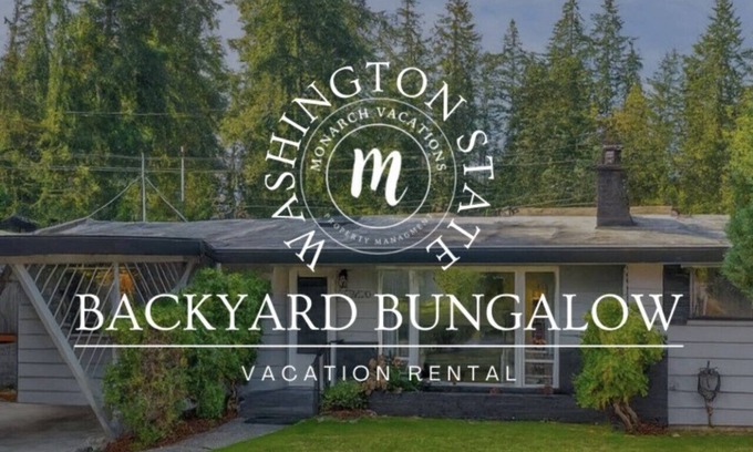 Edmonds House | King Bed I Piano I Fenced Yard I Pets OK