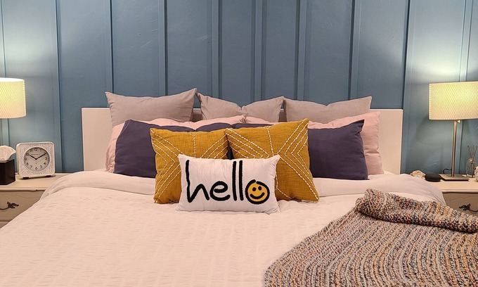 Port Dover Cottage | KING Bed in a Beautiful Cottage Oasis